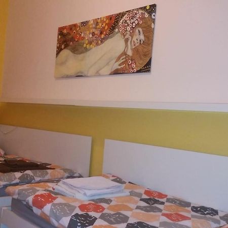 וינה Geraeumige Zentrumsnahe Altbauwohnung מראה חיצוני תמונה