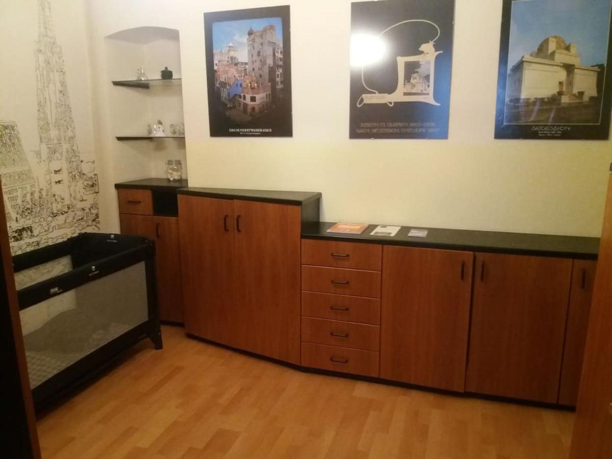 וינה Geraeumige Zentrumsnahe Altbauwohnung מראה חיצוני תמונה